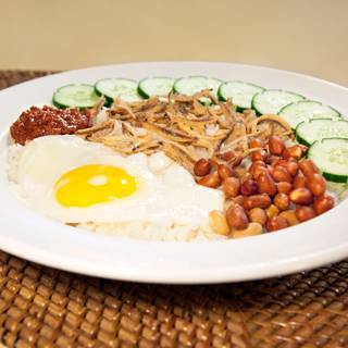 Nasi Lemak 魚仔花生椰漿飯